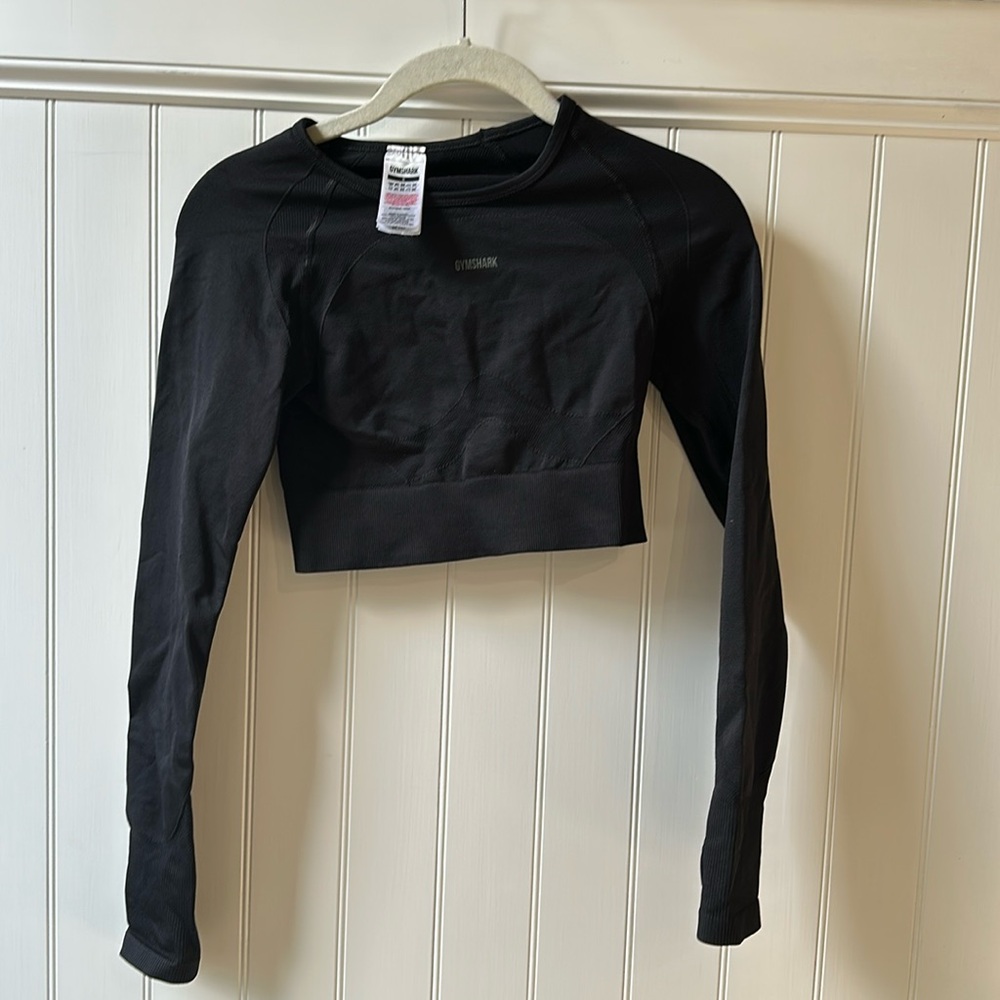Gymshark long-sleeve crop top key hole back size S
